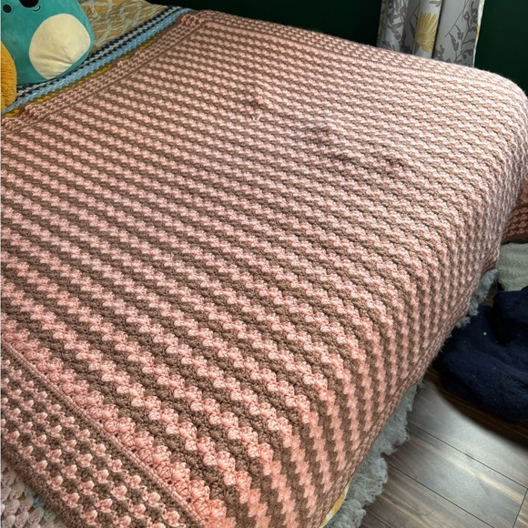 Vintage Cozy Pink and Brown Knitted Blanket - Picture 1 of 3